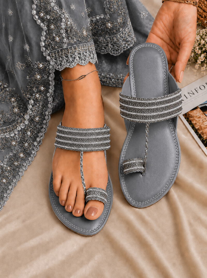 Zarrin Gray Kolhapuri Flats